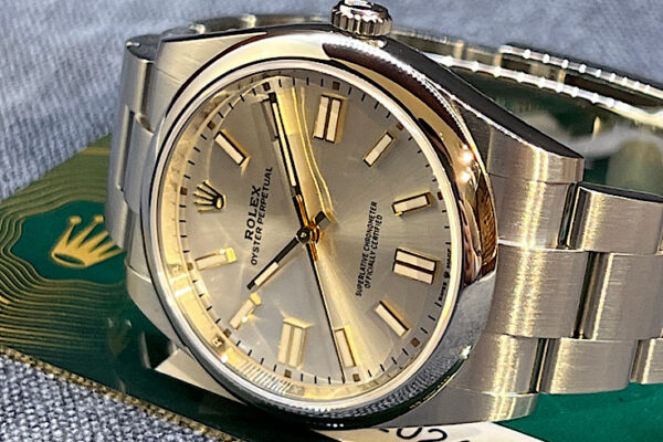 実は生産終了してます　Ref.124300