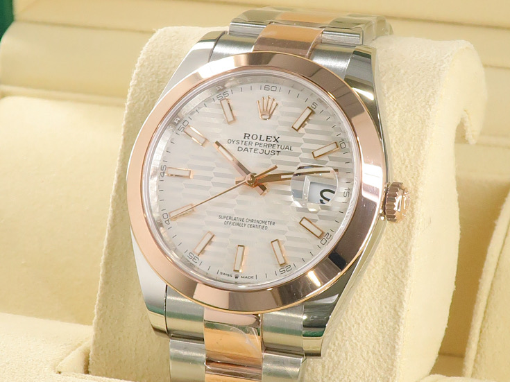 流通の少ないシルバーフルーテッドモチーフがここに　Ref.126301