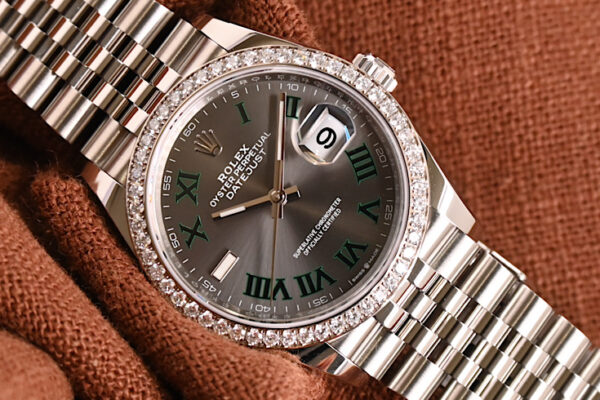 ベゼルダイヤが映えるデイトジャスト　Ref.126284RBR