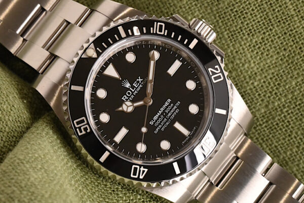 黒文字盤の潔さが際立つ1本　Ref.114060