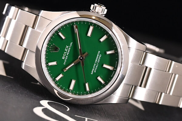 ブランドカラーのグリーンが映える　Ref.277200