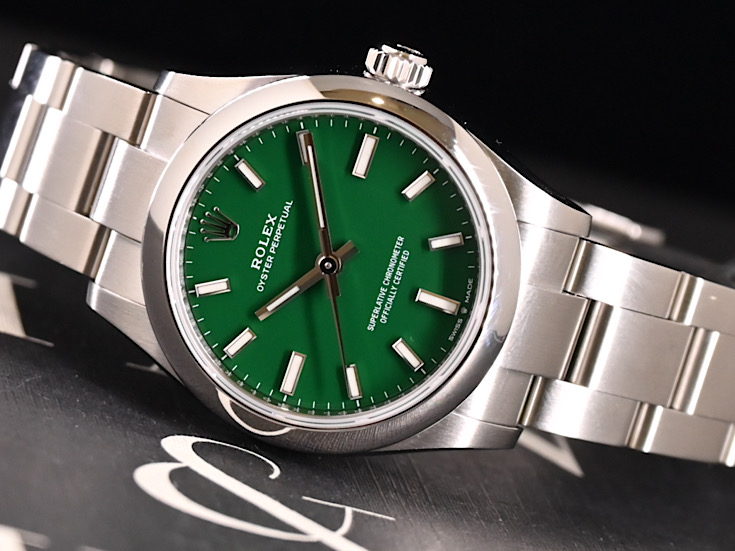 ブランドカラーのグリーンが映える　Ref.277200