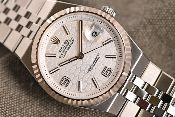 新たなシリーズ登場　Ref.127334