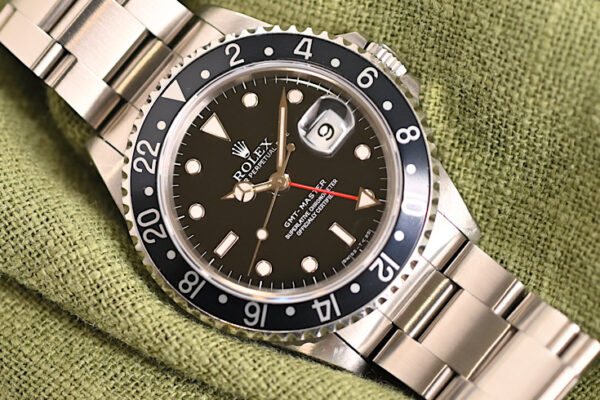 見た目は同じでも？　Ref.16700