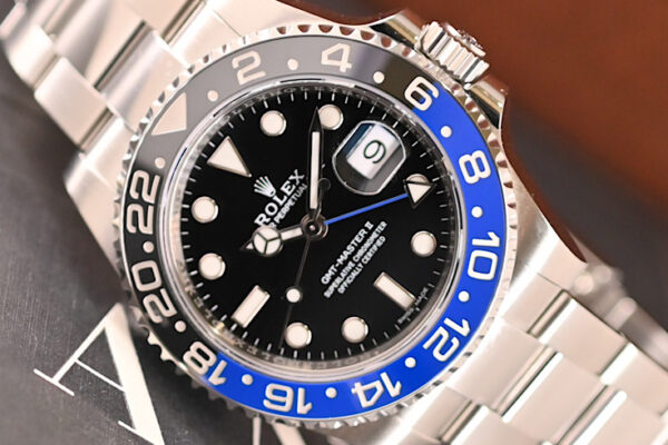 派手さのない寒色系　Ref.116710BLNR