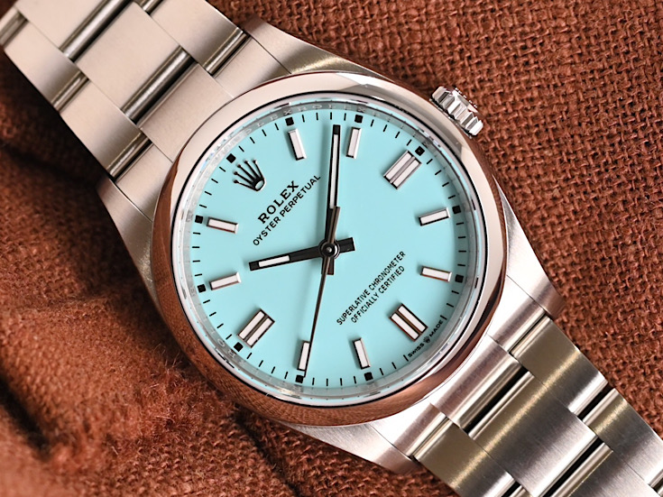 映えるターコイズブルー　Ref.126000