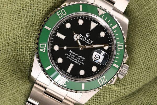 深緑の前期型　Ref.126610LV