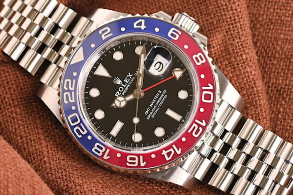 定番の赤青ベゼル　Ref.126710BLRO